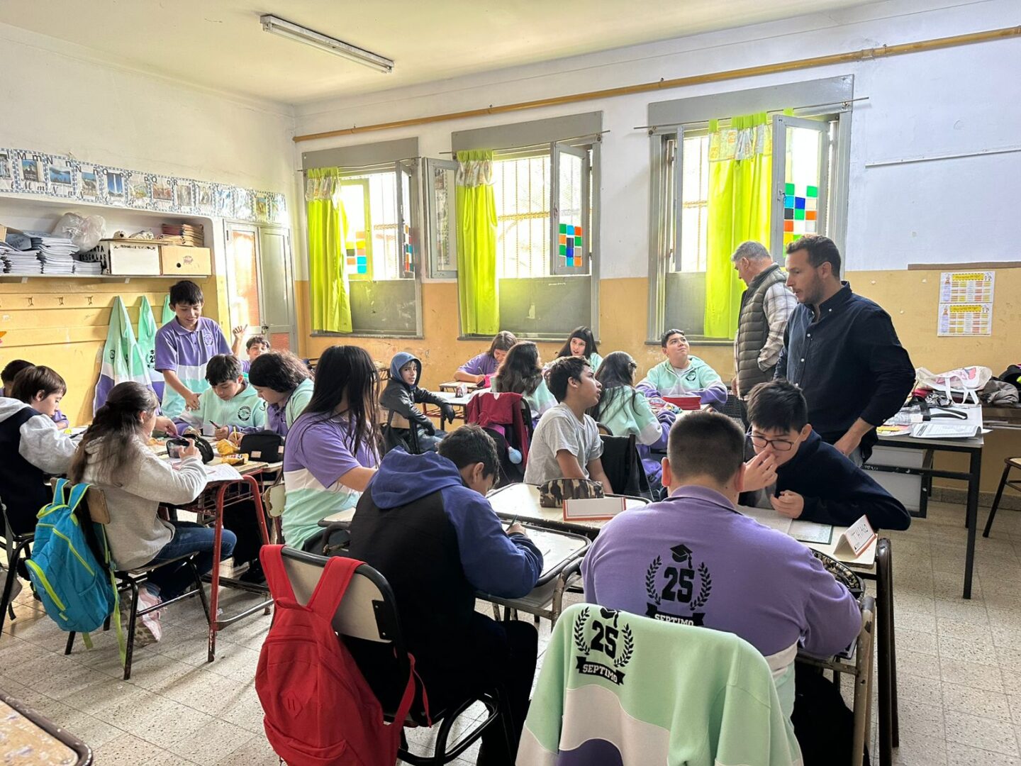 Las Ventajas de Permanecer en la Escuela